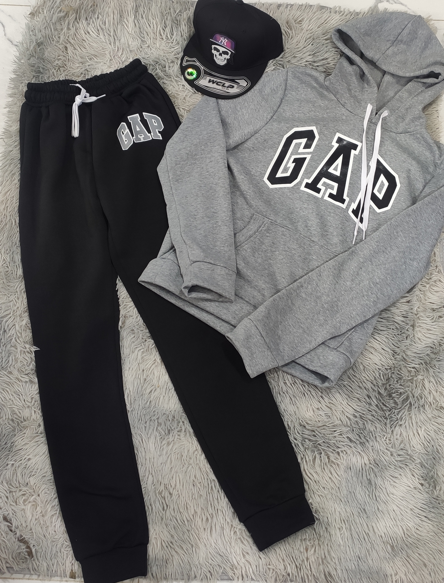 406 Gap gris
