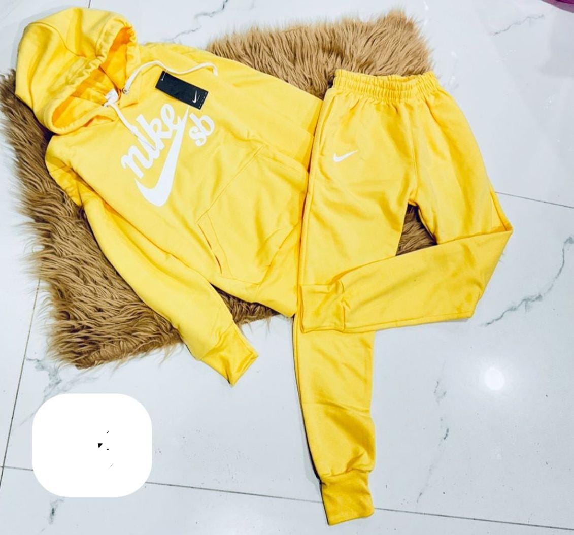 580 Nike amarillo