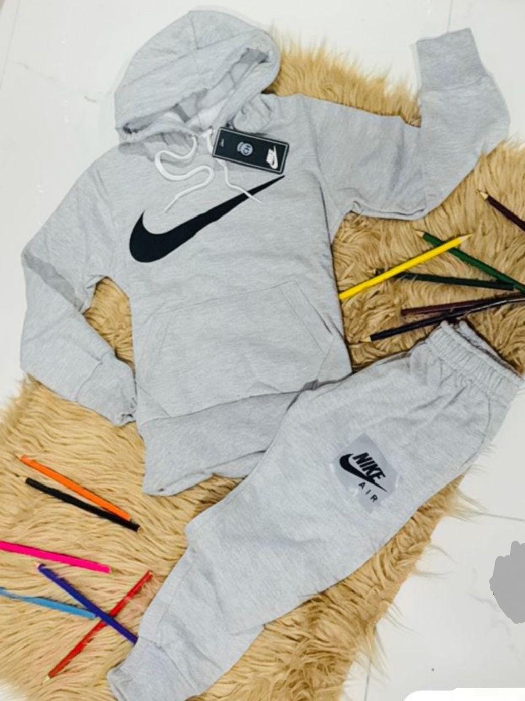 580 Nike gris