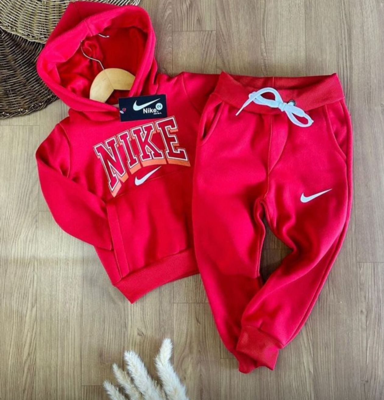 580 Nike rojo