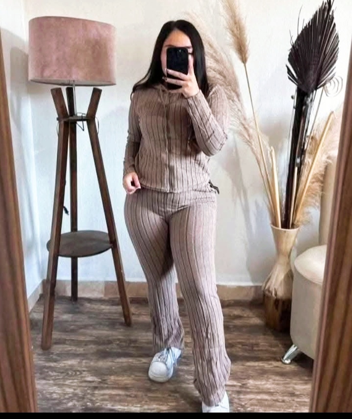 742 Beige