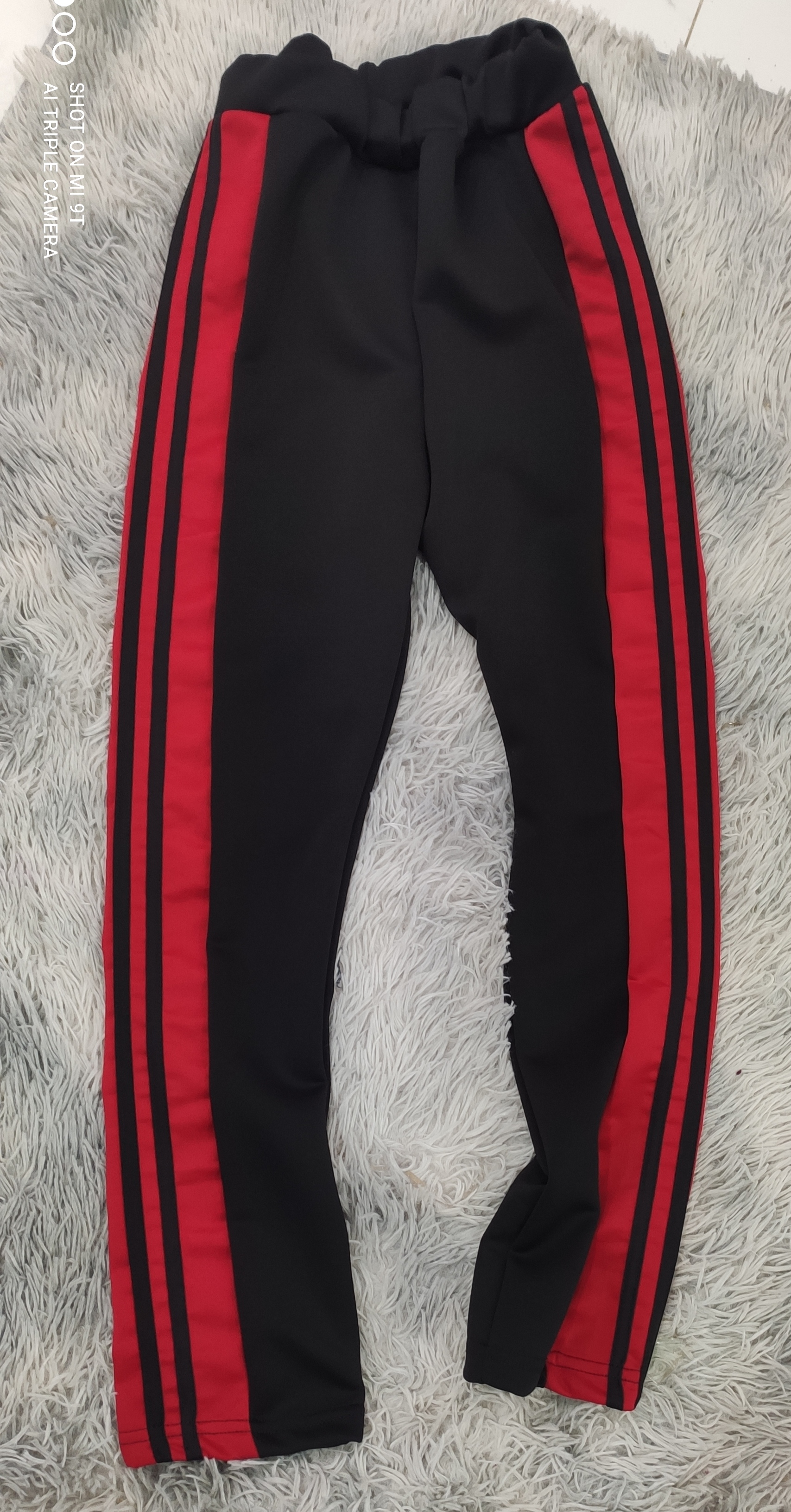 923 Negro rojo