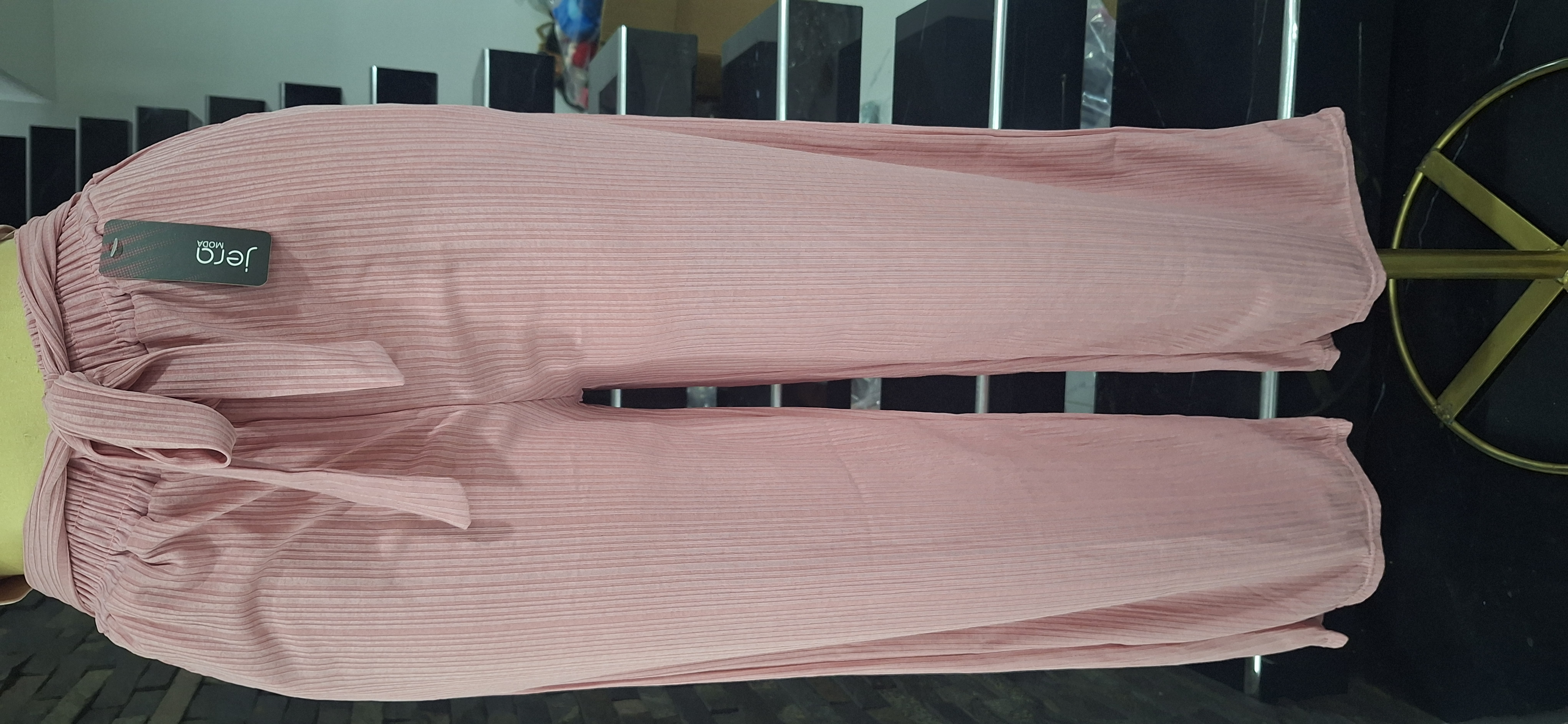 923 Pantalón ancho rosa cinta