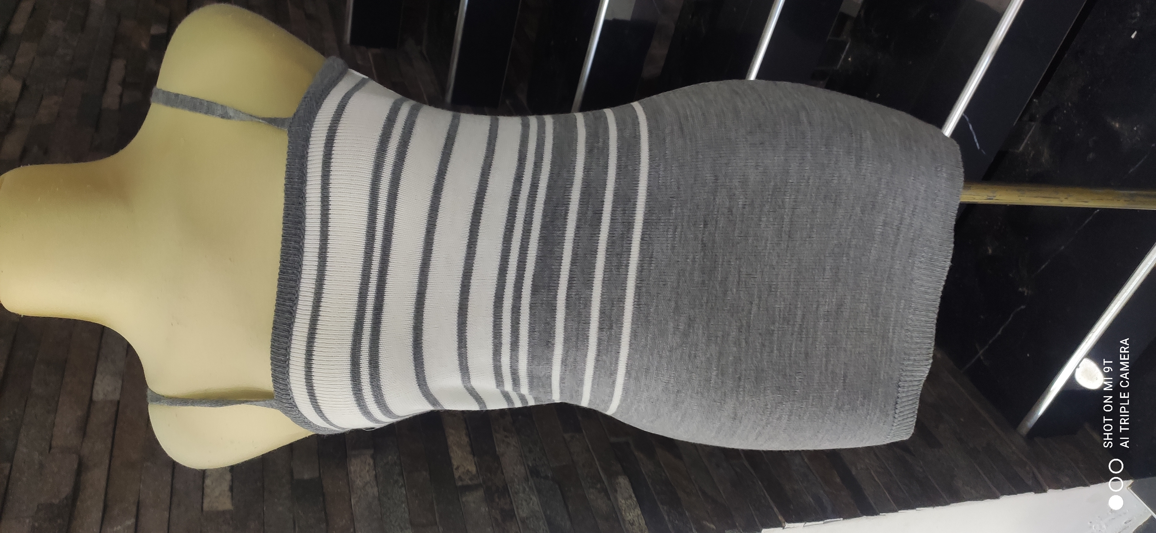 946 Gris blanco